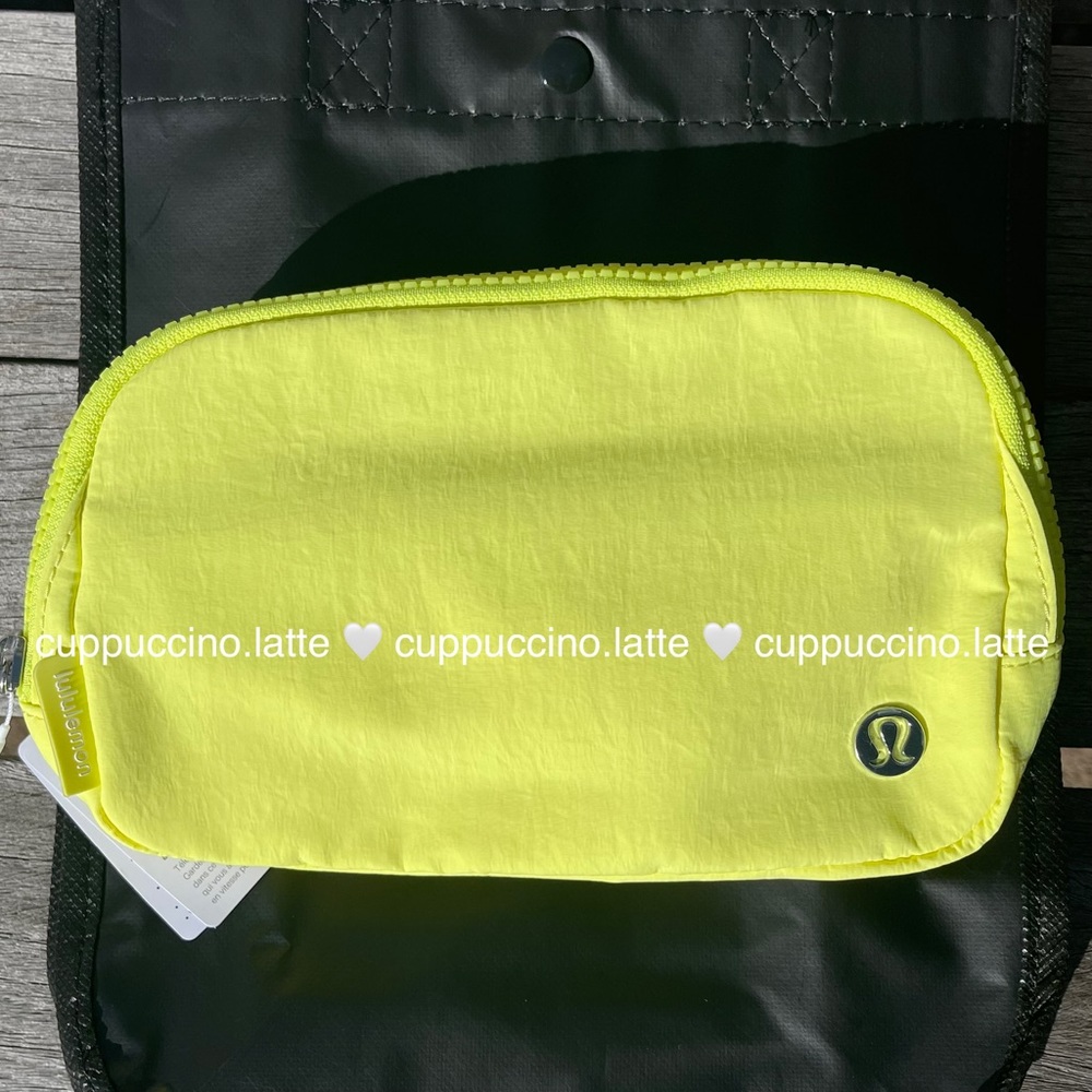 🍋NWT⚡️Lululemon Athletica Everywhere Belt Bag in Electric Lemon- Extended Strap